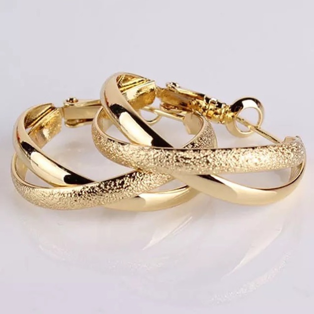 🌟NEW🌟 18k Gold Criss Cross Large Textured Hoops